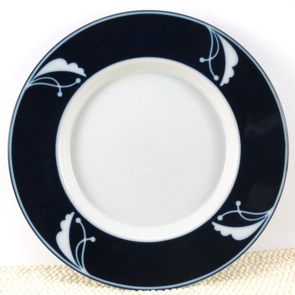 Dansk Flora Bread Butter Plate Indigo White Berries 7.25 inches Porcelain Japan - Picture 1 of 3